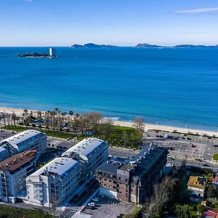 En Playa De Samil Primera Línea De Playa Pe Na Areia Apartamento Vigo